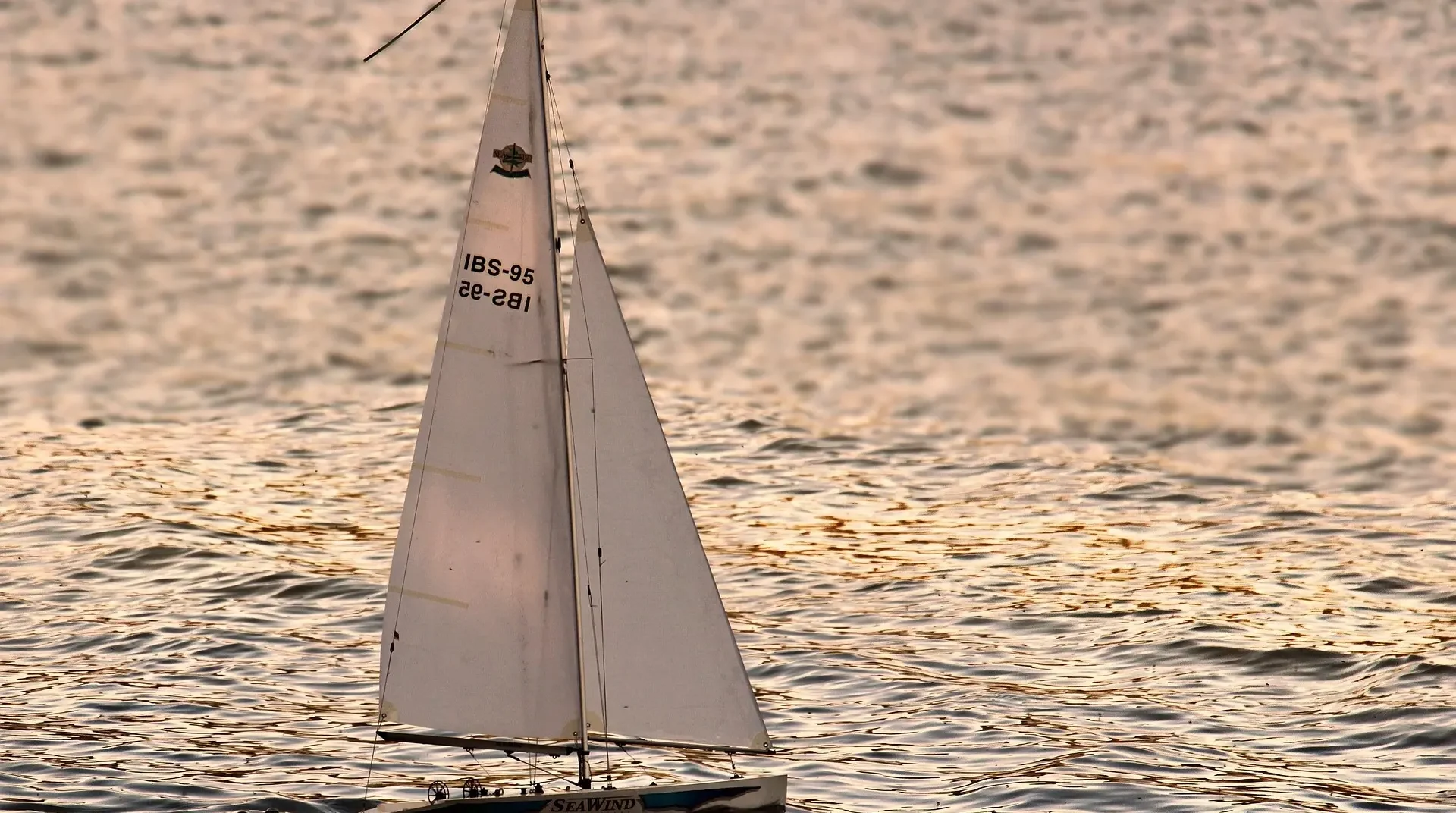 sailboat-3399014_1920